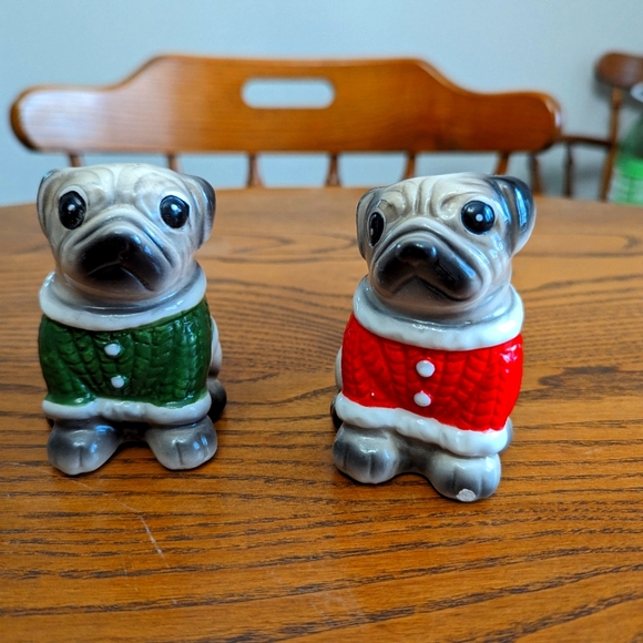 COPY - Ceramic pug salt and pepper shakers. Wearing Christmas sweaters. - Picture 1 of 5